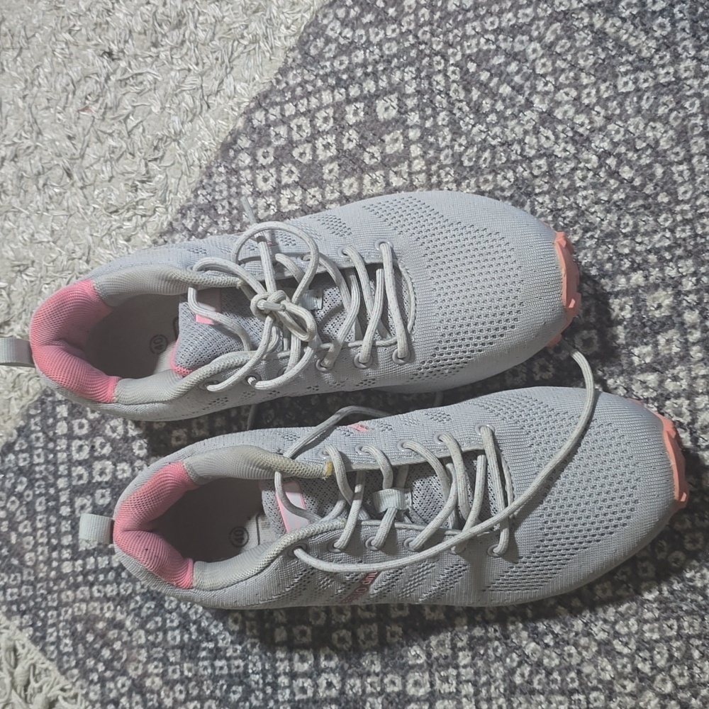 Women's workout shoes grey and pink gym sneakers size 9.5